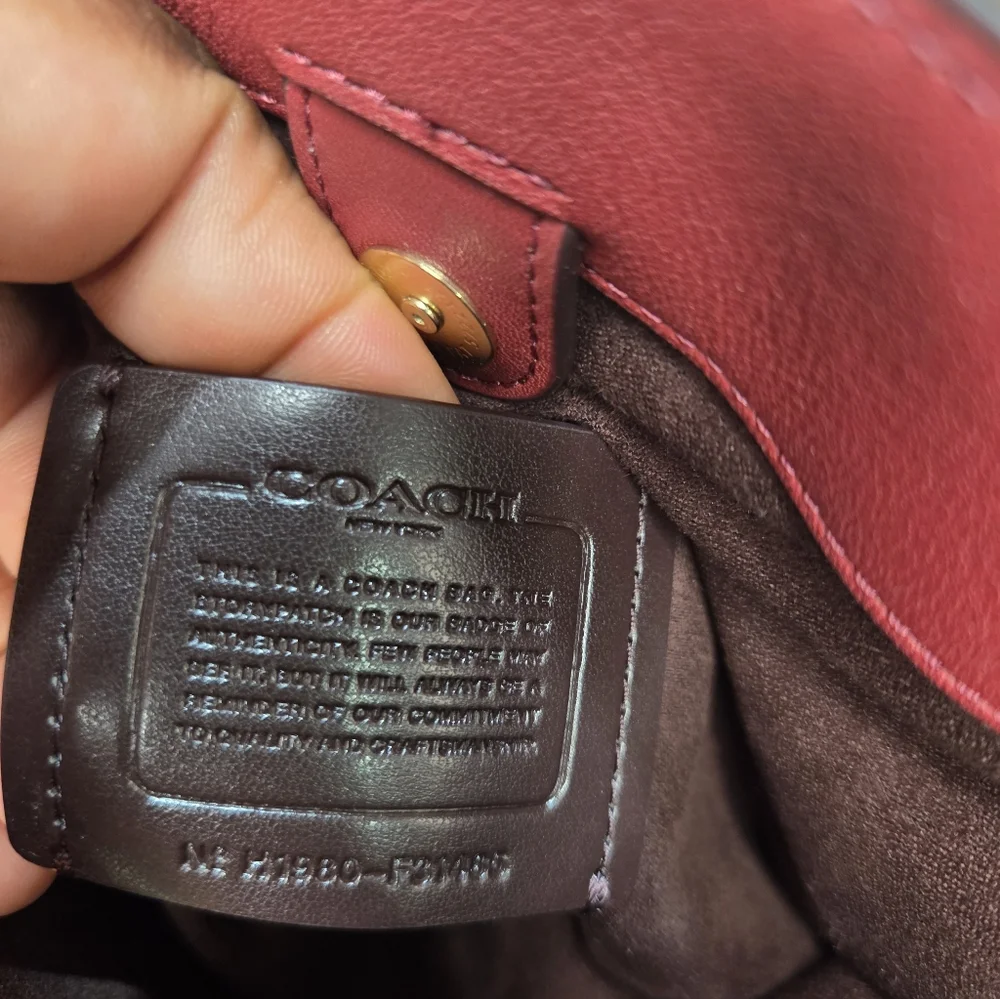 ❤️▪️COACH ▪️ Mini Sage Signature Debossed Patent Leather Chain cherry Satchel
